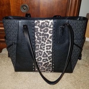 Michael Kors Mk Voyager Tote Leopard Purse